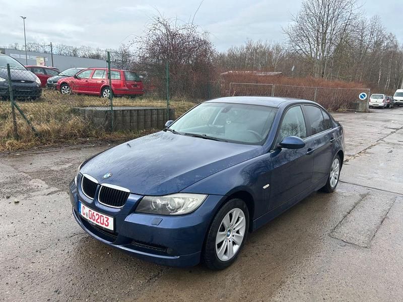 Gebraucht BMW 318 129 PS (94 kW) 2005 Blau Limousine
