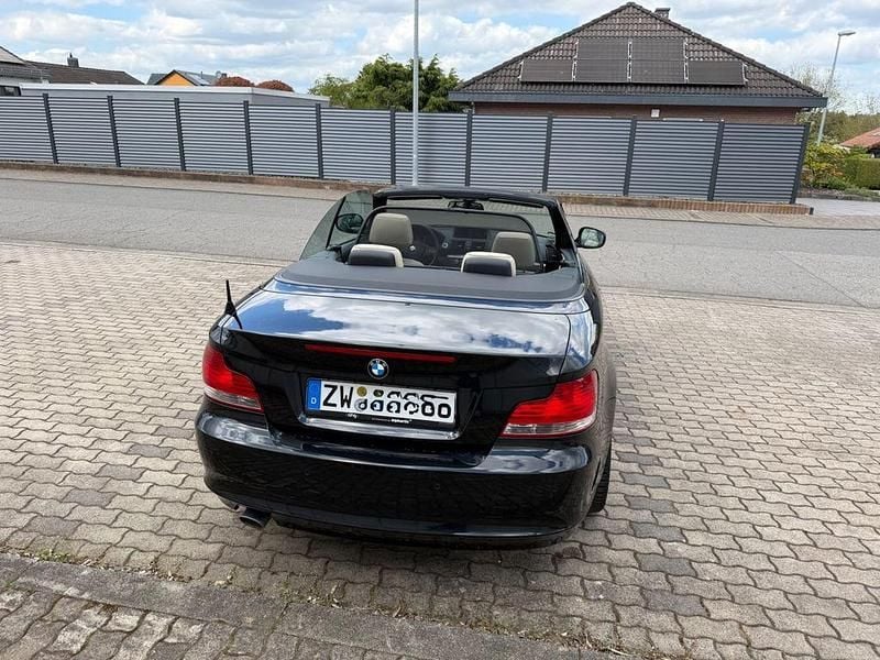 Gebraucht BMW 120 Cabriolet M Sport 177 PS (130 kW) 2010 Schwarz Cabrio