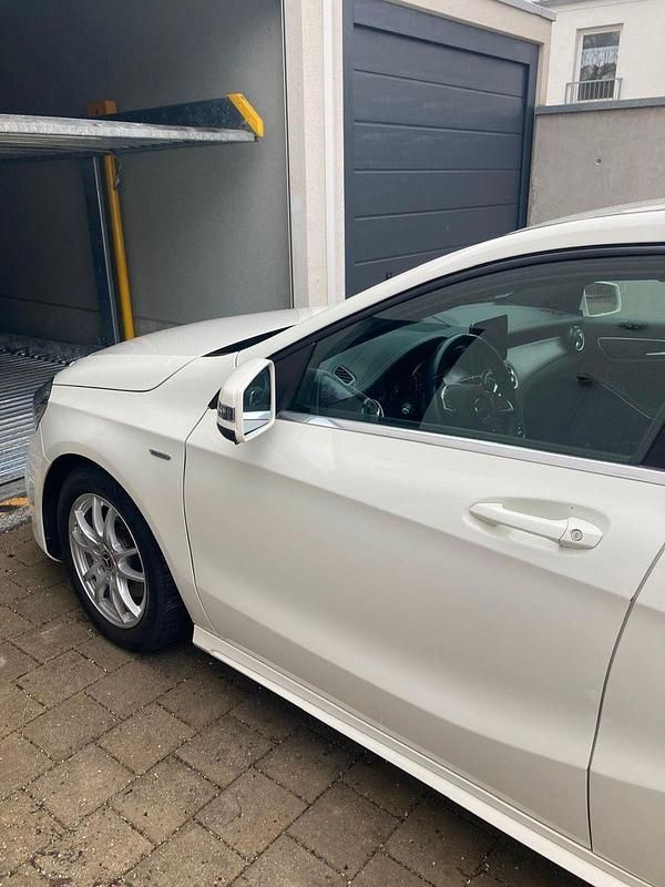 Gebraucht Mercedes 200 AMG line 156 PS (114 kW) 2018 Weiß Kombi