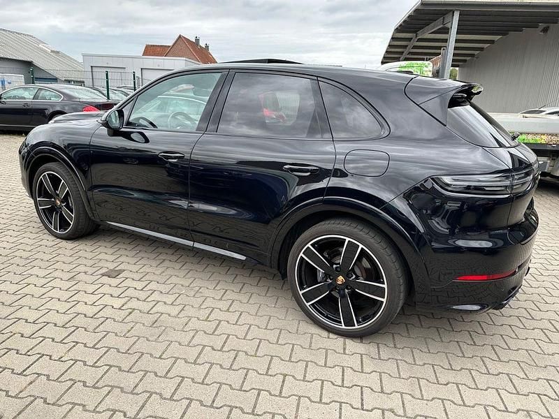 Rot Gebraucht 2021 Porsche Cayenne Sport SUV | 67.900 € (Guter Preis) - Bild 1/4