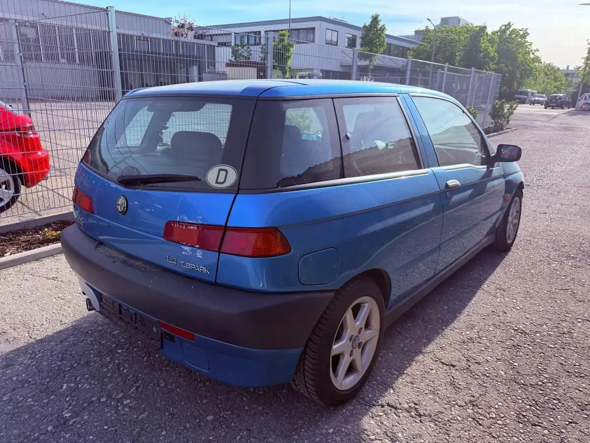 Gebraucht Alfa Romeo 145 103 PS (75 kW) 1997 Blau Kleinwagen