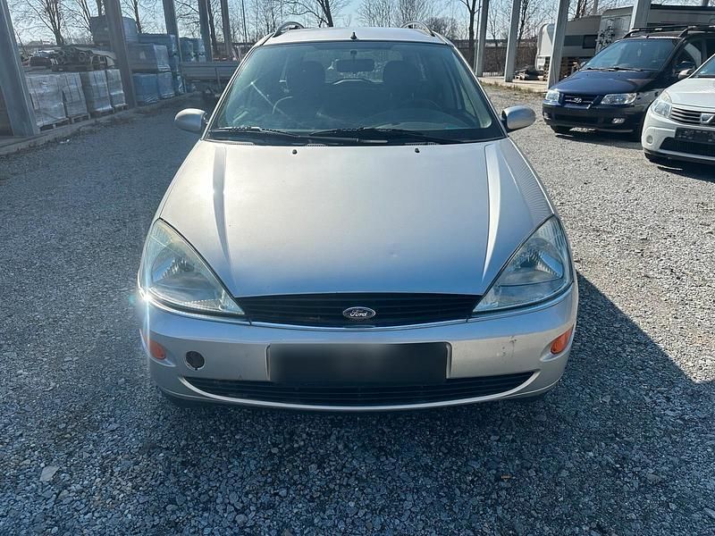 Gebraucht Ford Focus 100 PS (73 kW) 2000 Silber Kombi