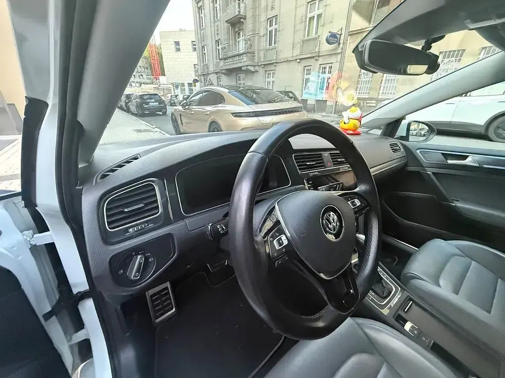 Gebraucht VW e-Golf 100 kW (136 PS) 2019 Weiß Kleinwagen