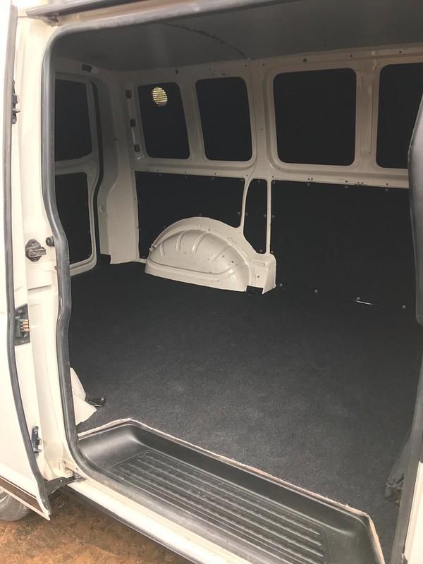 Second-hand VW T5 102 CP (75 kW) 2006 Alb Van