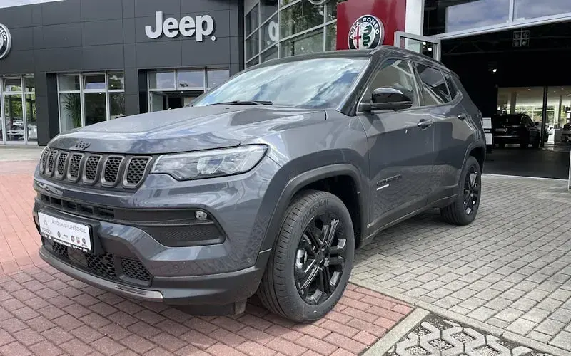 Usado Jeep Compass 131 HP (96 kW) 2022 Cinzento SUV
