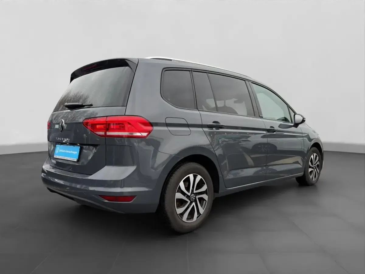 Używany VW Touran Active 122 KM (89 kW) 2022 Minivan