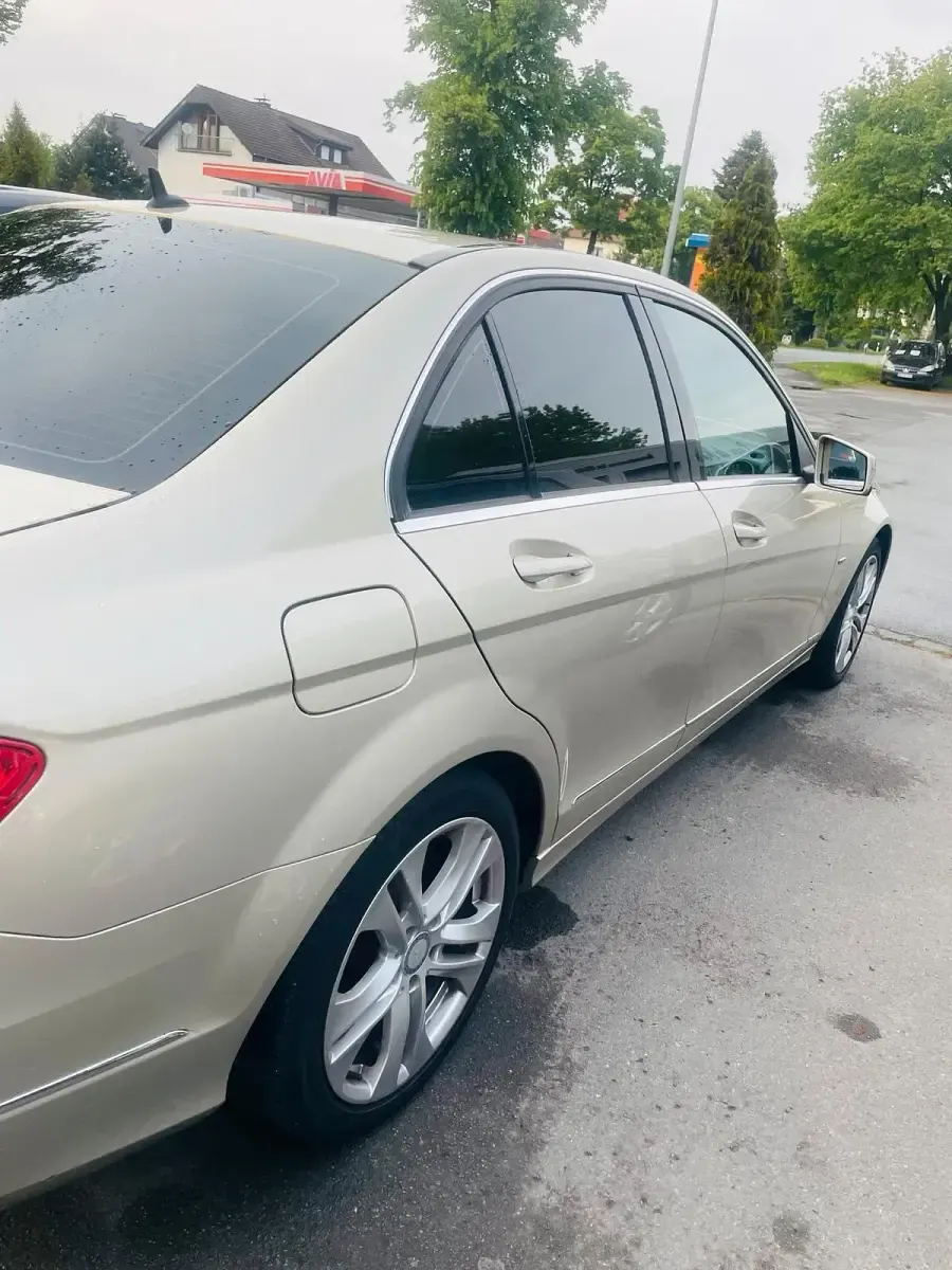 Gebraucht Mercedes C220 170 PS (125 kW) 2012 Gold Limousine
