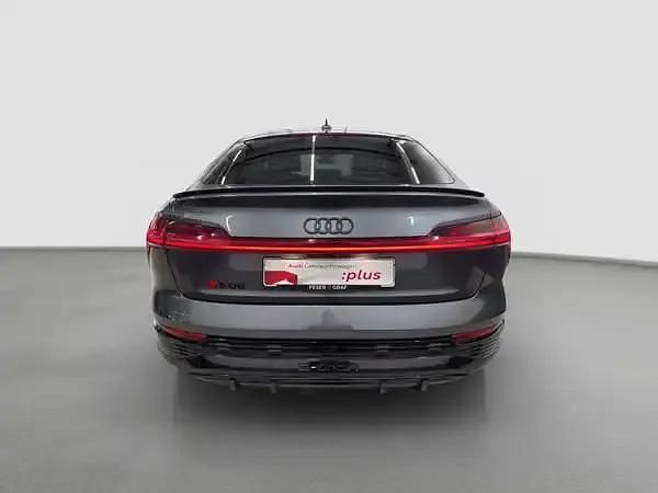 Second-hand Audi SQ8 e-tron Ambiente 369 kW (503 CP) 2024 Gri SUV