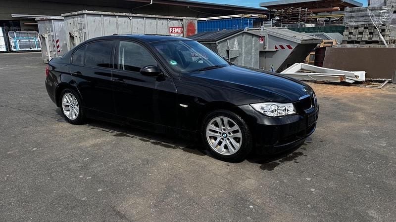 Second-hand BMW 320 150 CP (110 kW) 2007 Negru Berlinǎ