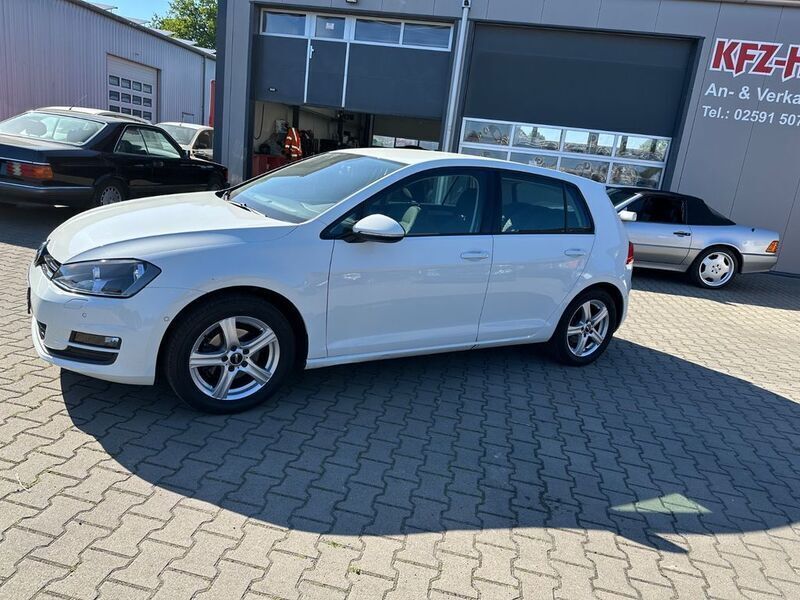 Weiß Gebraucht 2015 VW Golf VII Limousine | 7.490 € (Guter Preis) - Bild 1/4