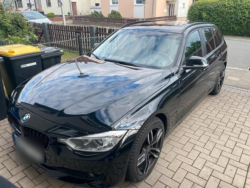 Schwarz Gebraucht 2014 BMW 320 Kombi | 10.600 € (Fairer Preis) - Bild 1/4