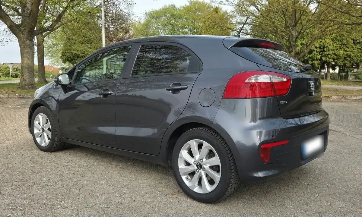 Gebraucht Kia Rio 84 PS (61 kW) 2016 Grau Kleinwagen