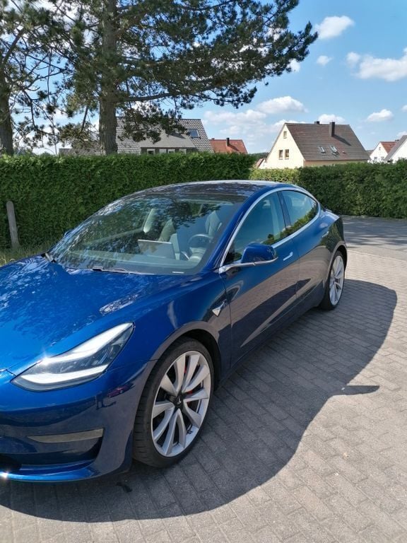 Blau Gebraucht 2019 Tesla Model 3 Performance Limousine | 27.900 € (Fairer Preis) - Bild 1/4
