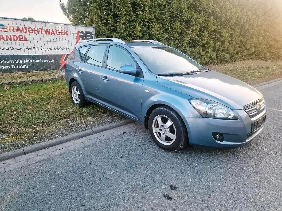 Gebraucht Kia Ceed 142 PS (104 kW) 2007 Grau Kleinwagen