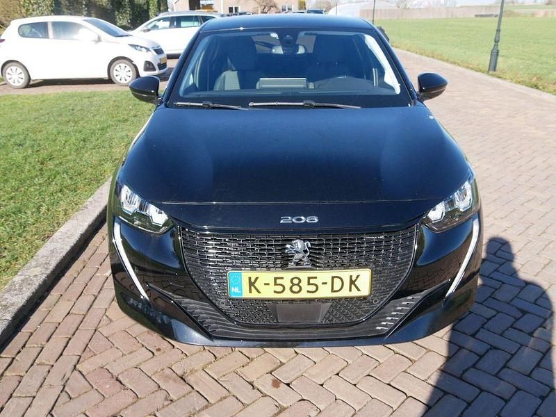 Gebraucht Peugeot e-208 Allure 100 kW (136 PS) 2020 Schwarz Kleinwagen