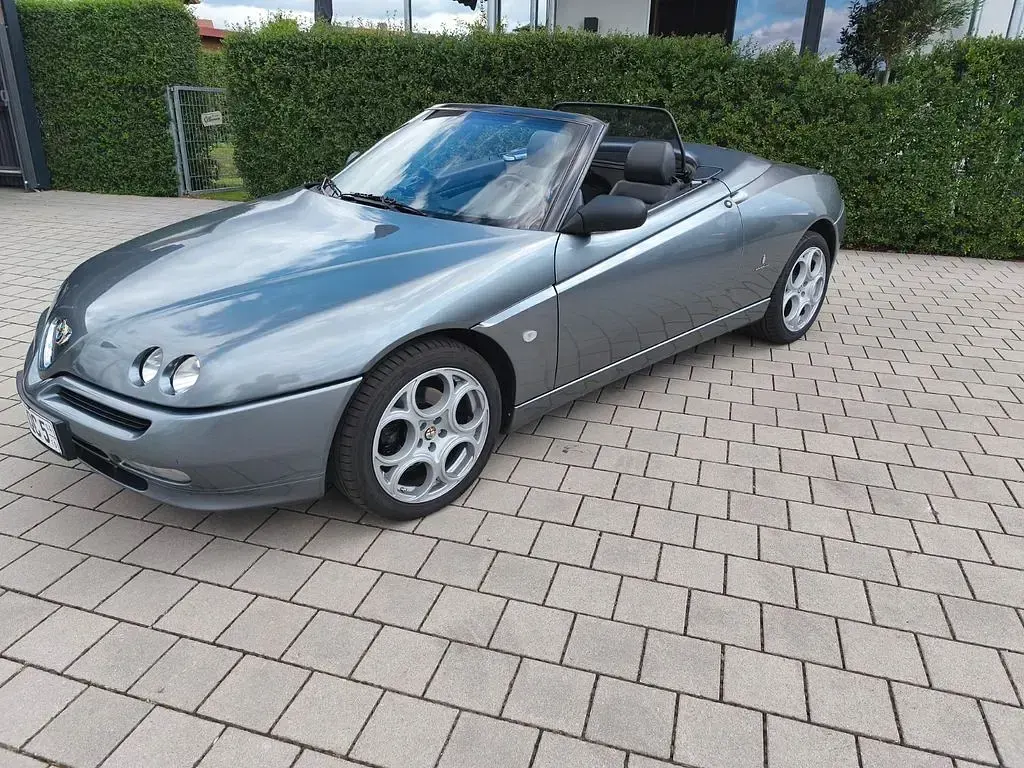 Gebraucht Alfa Romeo Spider 150 PS (110 kW) 2002 Grau Cabrio