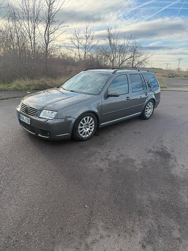 Grau Gebraucht 2002 VW Bora Kombi | 3.500 € (Teuer) - Bild 1/4