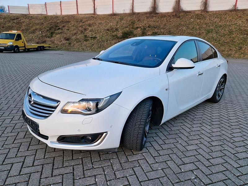Weiß Gebraucht 2014 Opel Insignia Limousine | 12.850 € - Bild 1/4
