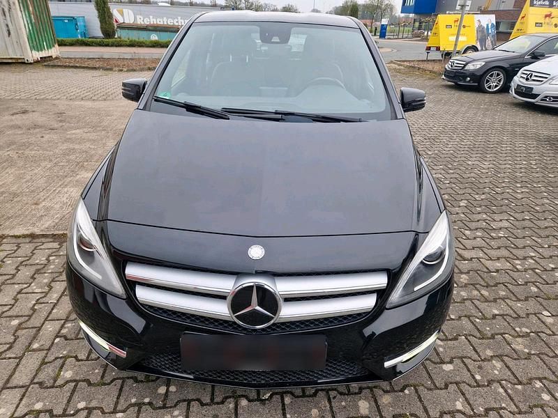Gebraucht Mercedes B200 136 PS (100 kW) 2012 Schwarz Van / Kleinbus