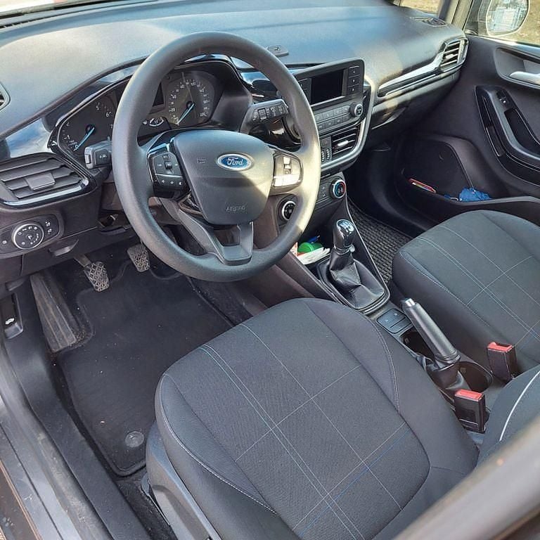 Gebraucht Ford Fiesta Cool & Connect 71 PS (52 kW) 2018 Grau Kleinwagen