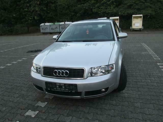 Silber metallic Gebraucht 2003 Audi A4 Limousine | 9.200 € - Bild 1/4