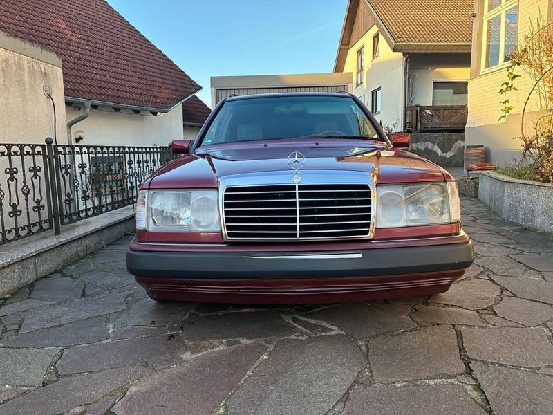 Gebraucht Mercedes E280 197 PS (144 kW) 1993 Rot Kombi