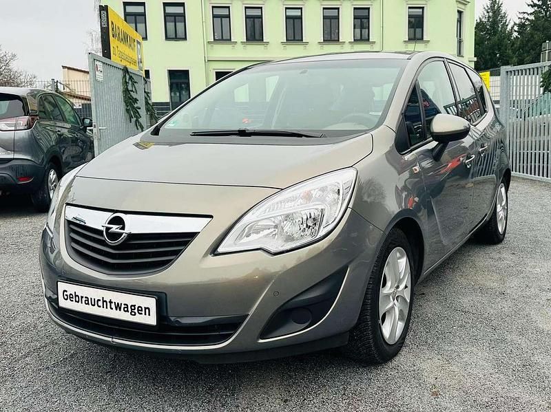 Gebraucht Opel Meriva Edition 120 PS (88 kW) 2010 Muskatgrau/muskat braun(m2) Van / Kleinbus