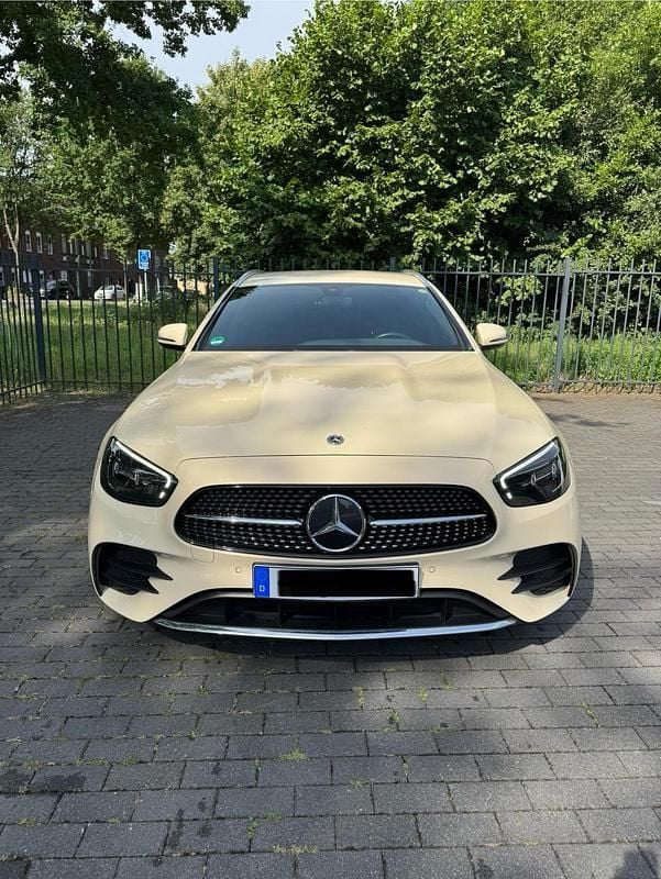 Andere farben Gebraucht 2022 Mercedes E220 AMG Kombi | 29.999 € (Guter Preis) - Bild 1/4