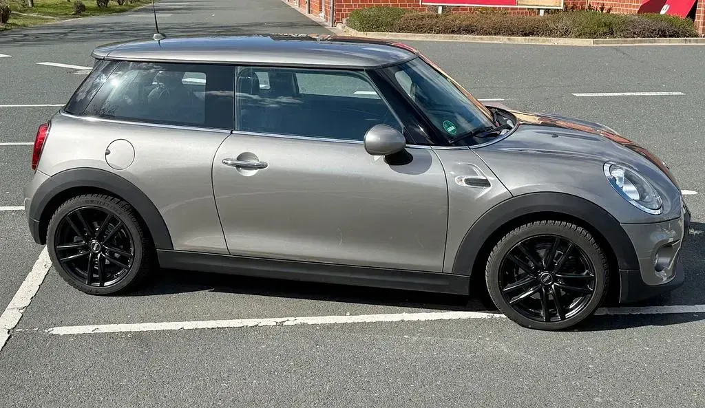 Usado Mini Cooper 102 HP (75 kW) 2017 Cinzento Citadino