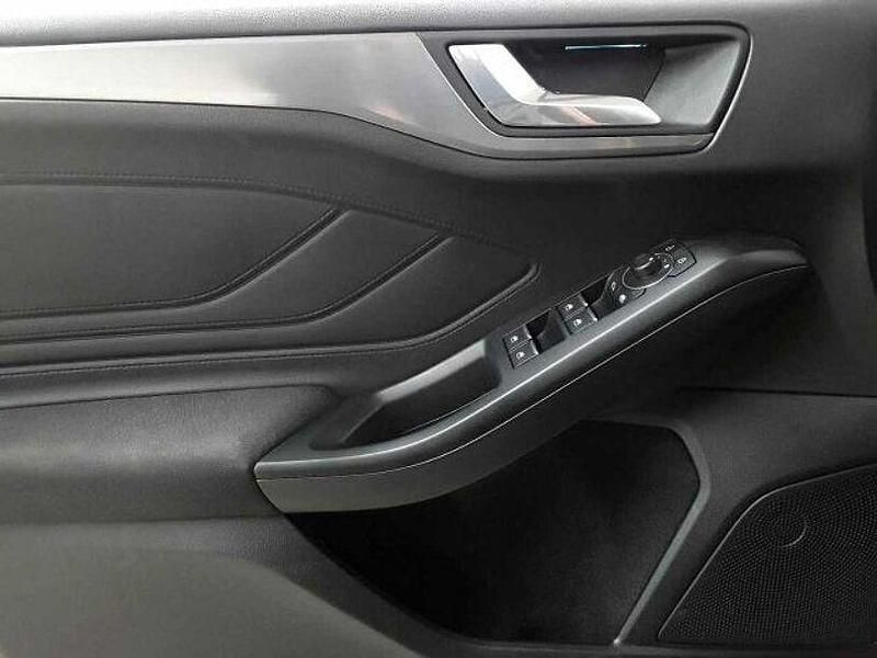 Gebraucht Ford Focus Titanium 120 PS (88 kW) 2022 Grau Limousine