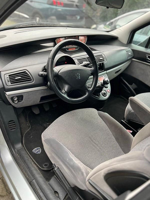 Grau Gebraucht 2010 Peugeot 807 Van / Kleinbus | 2.950 € (Fairer Preis) - Bild 1/4