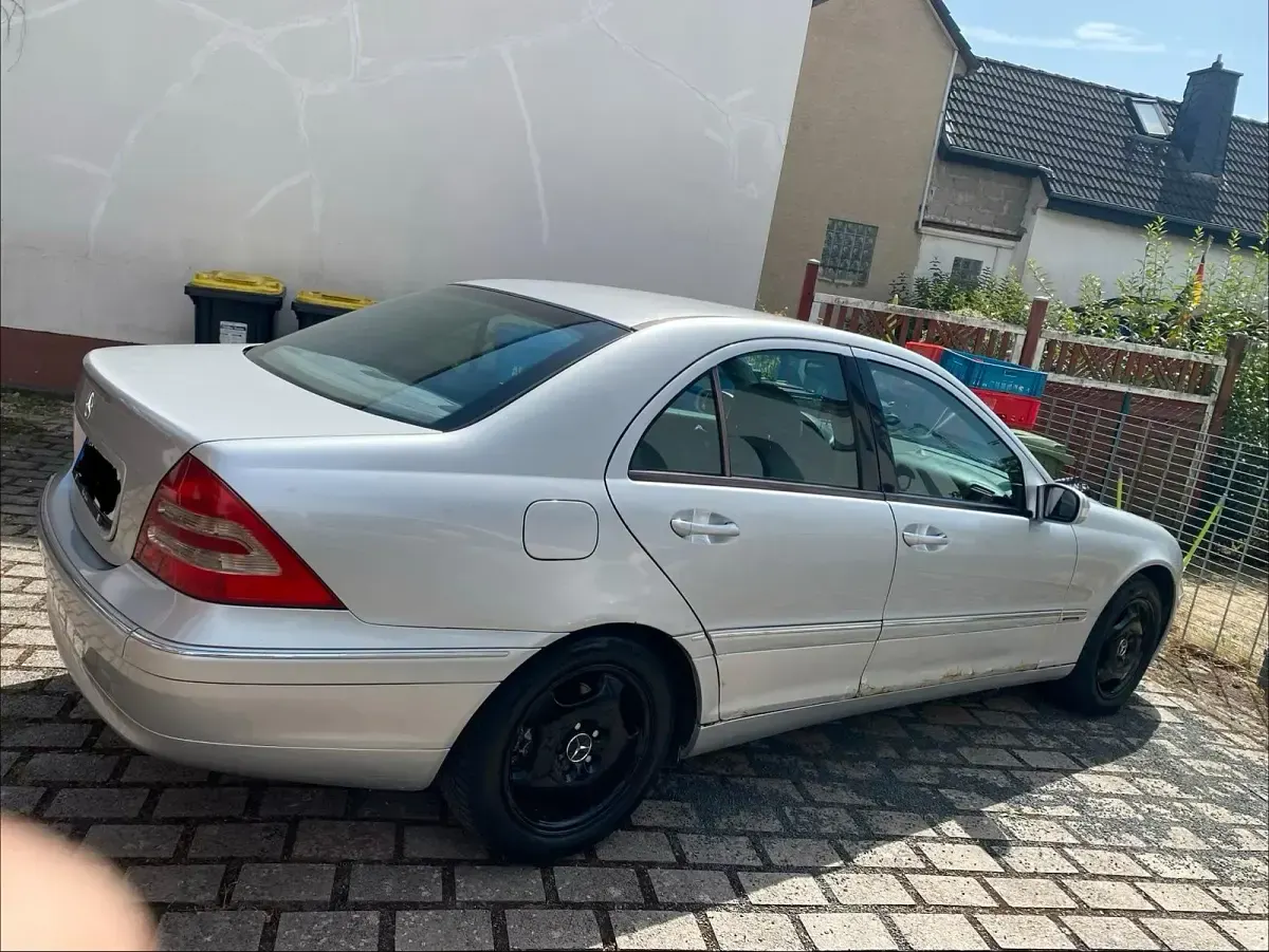 Gebraucht Mercedes C220 Elegance 143 PS (105 kW) 2000 Silber Limousine