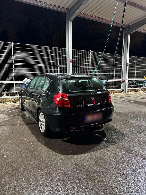 Schwarz Gebraucht 2007 BMW 120 Kleinwagen | 7.500 € (Teuer) - Bild 1/4