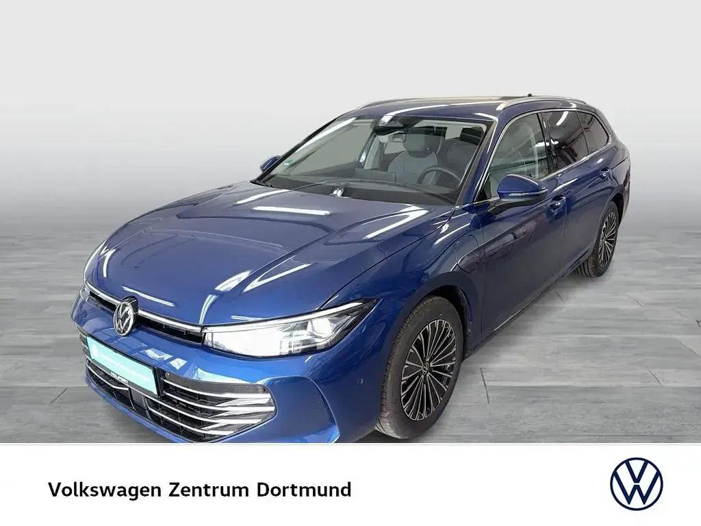 Gebraucht VW Passat Elegance 204 PS (150 kW) 2026 Reef blue metallic Kombi