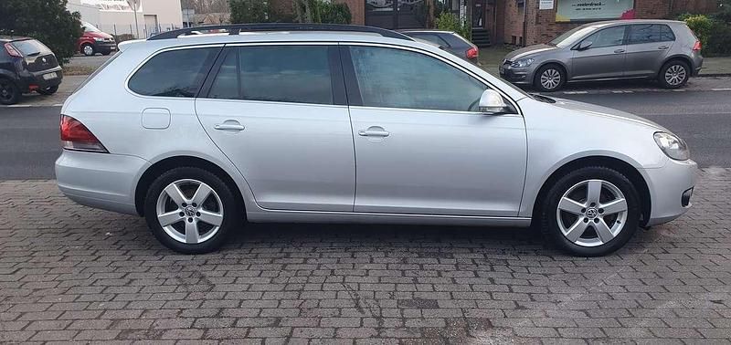 Gebraucht VW Golf VI 105 PS (77 kW) 2011 Reflexsilber metallic Kleinwagen