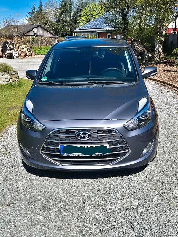Gebraucht Hyundai ix20 125 PS (91 kW) 2017 Grau Kleinwagen