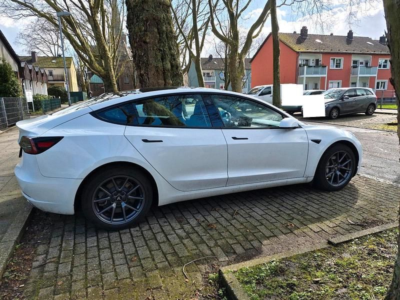 Gebraucht Tesla Model 3 Standard Range 208 kW (283 PS) 2023 Weiß Limousine