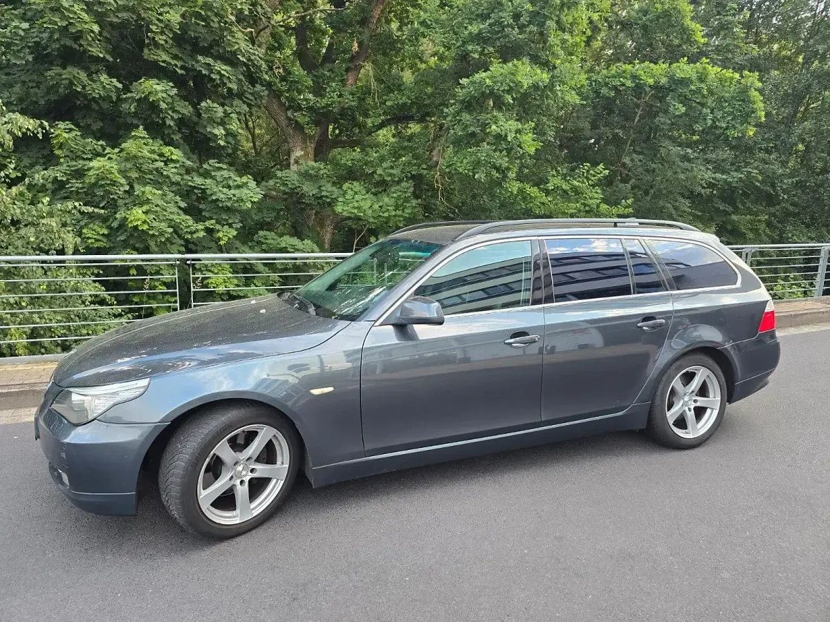 Gebraucht BMW 525 Exclusive 197 PS (144 kW) 2010 Grau Kombi