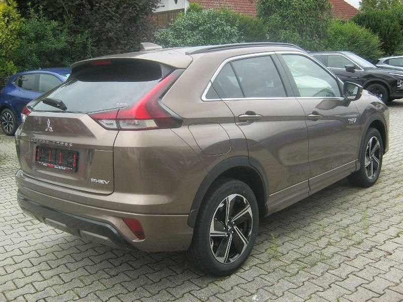 Neu Mitsubishi Eclipse Cross Select 188 PS (138 kW) 2025 Braun SUV