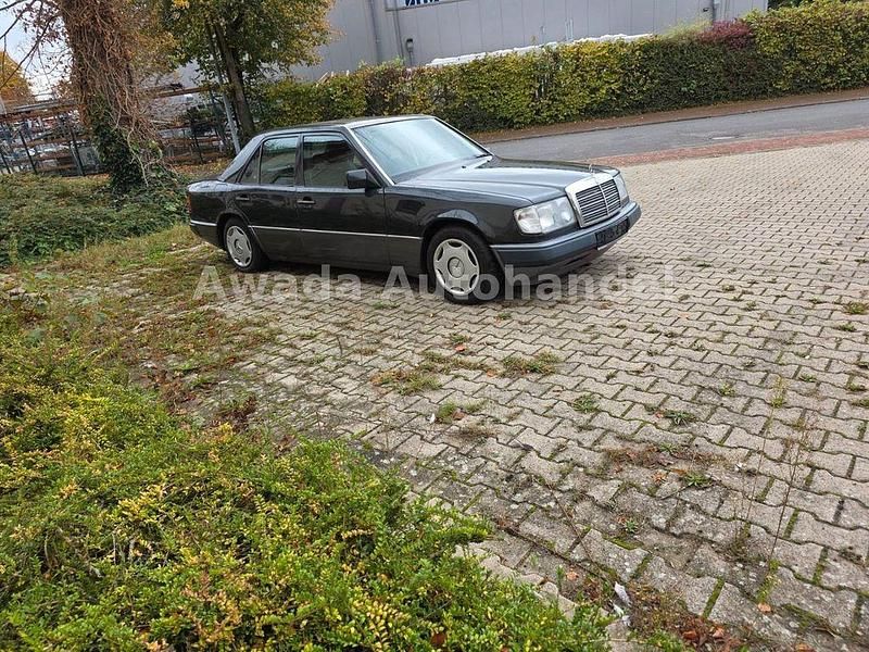 Gebraucht Mercedes 200 75 PS (55 kW) 1993 Grau Limousine