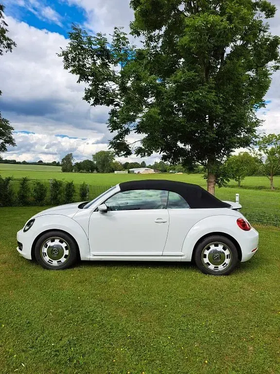 Gebraucht VW Beetle Design 105 PS (77 kW) 2014 Weiß Kleinwagen
