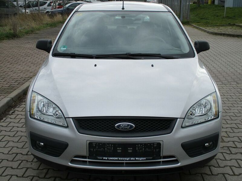 Gebraucht Ford Focus Ambiente 101 PS (74 kW) 2005 Silber Limousine