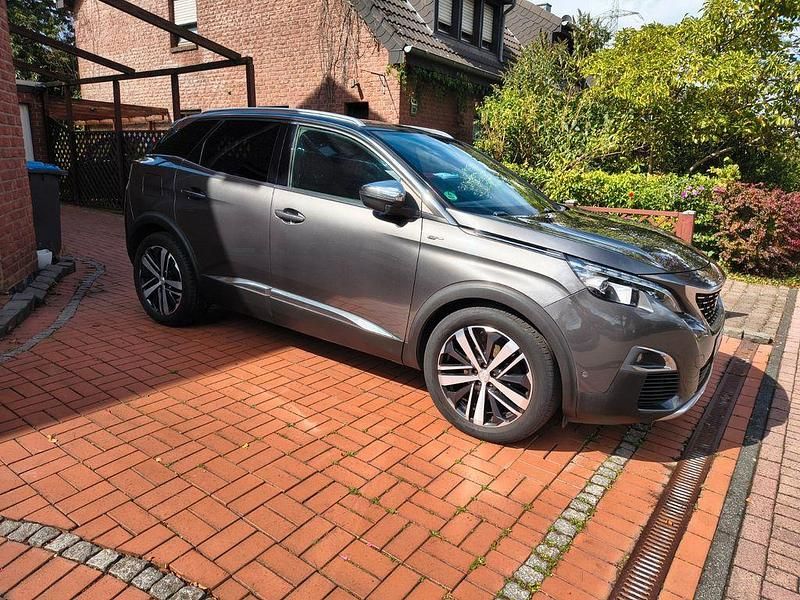 Grau Gebraucht 2018 Peugeot 3008 GT-line SUV | 12.222 € (Guter Preis) - Bild 1/4