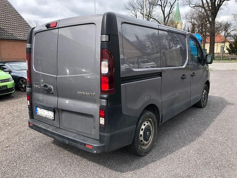 Gebraucht Renault Trafic Komfort 140 PS (102 kW) 2014 Grau Van / Kleinbus