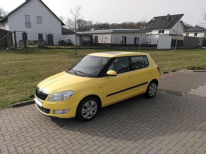 Gebraucht Skoda Fabia Elegance 86 PS (63 kW) 2012 Gelb Limousine