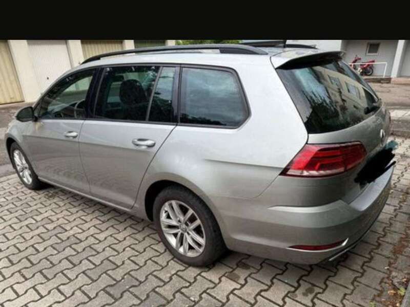 Silber Gebraucht 2018 VW Golf VII Kombi | 9.300 € (Guter Preis) - Bild 1/4