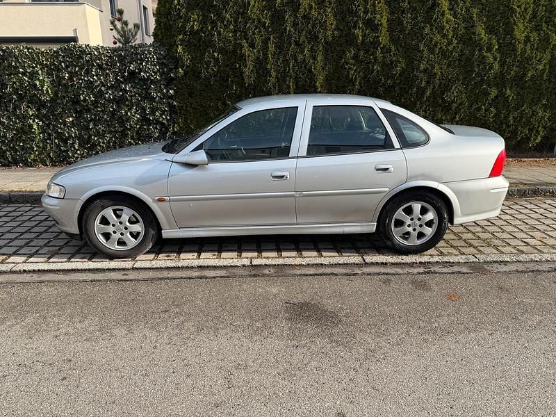 Silber Gebraucht 2001 Opel Vectra Limousine | 2.700 € - Bild 1/4