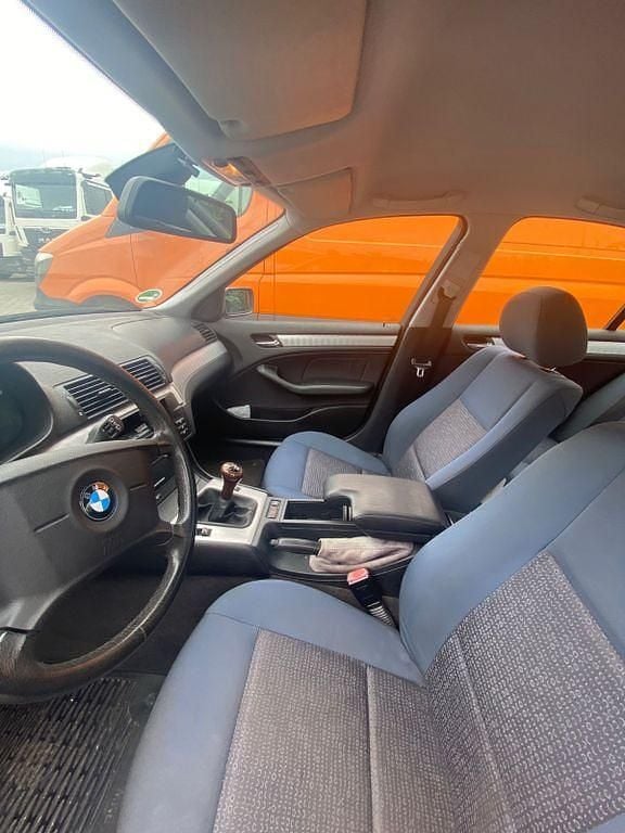 Blau Gebraucht 2001 BMW 318 Basis Limousine | 1.300 € (Fairer Preis) - Bild 1/4