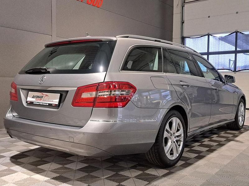 Gebraucht Mercedes E200 Avantgarde 184 PS (135 kW) 2010 Silber Limousine