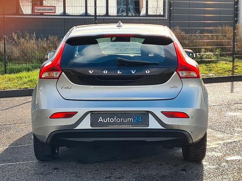 Gebraucht Volvo V40 Kinetic 114 PS (83 kW) 2013 Silber Limousine